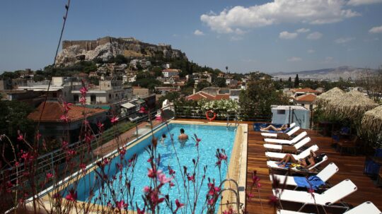 Αλμα παραγωγής υπηρεσιών τον Μάιο