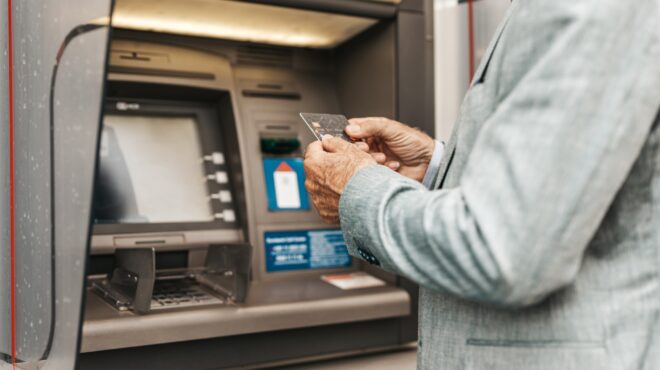 σε-περισσότερους-συνταξιούχους-η-ενί-563769709