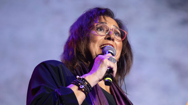 σε-ποιον-ανήκει-το-αξιον-εστί-563770150