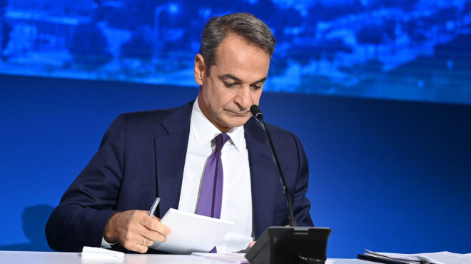 θεωρείο-το-μέγεθος-του-καλαθιού-563773519