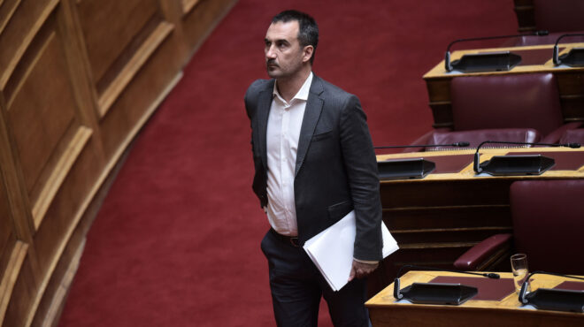 χαμηλές-πτήσεις-και-διαφωνίες-στη-νέα-563781970