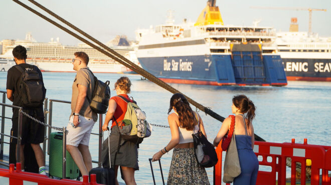 μαζική-η-έξοδος-των-αδειούχων-του-αυγο-563748721