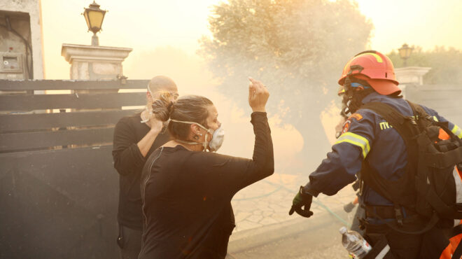 φωτιά-στην-κερατέα-πυκνοί-καπνοί-φλε-563755735