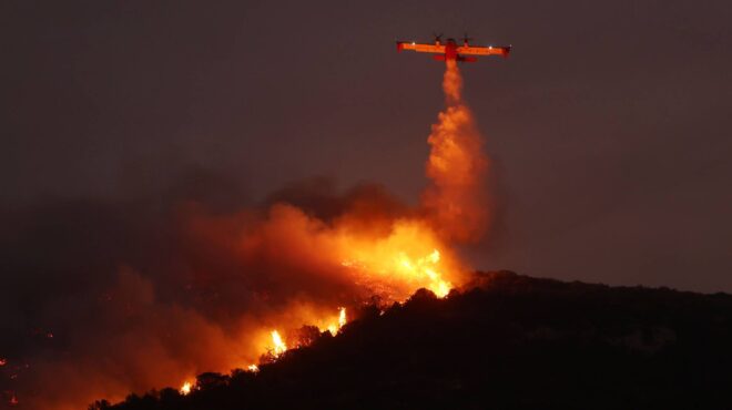 σε-ύφεση-οι-πυρκαγιές-σε-ανατολική-αττ-563757496