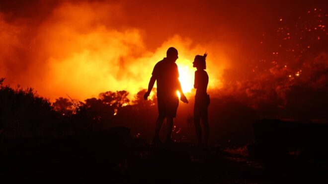 μάχη-με-τις-φλόγες-για-δεύτερη-ημέρα-στ-563757445
