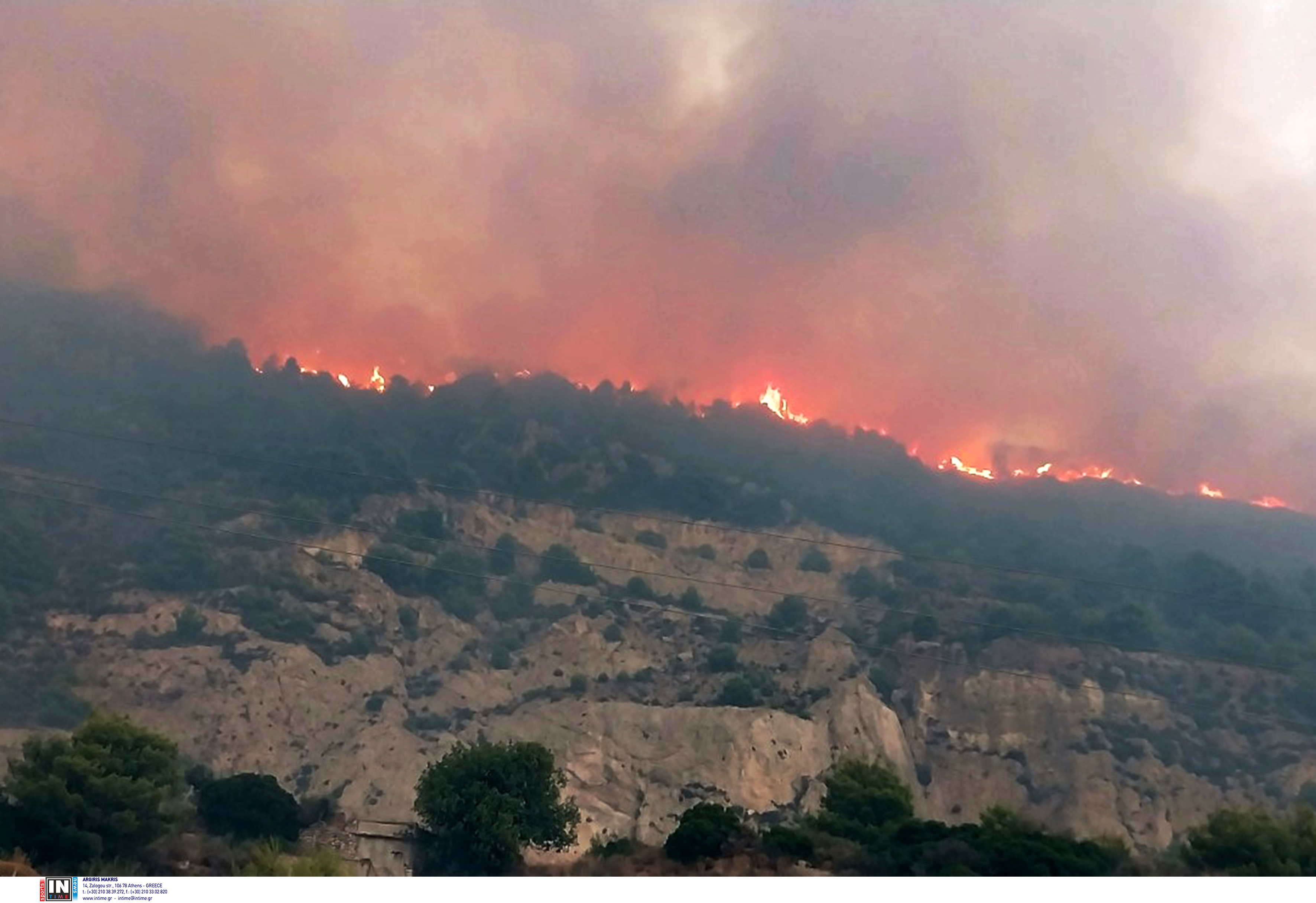 Σε πύρινο κλοιό η χώρα – Νύχτα αγωνίας σε Αχαΐα, Χίο και Ζάκυνθο-4