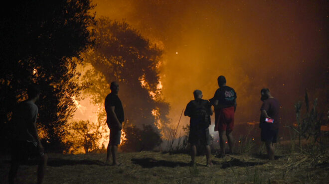 πάτρα-καλύτερη-η-εικόνα-της-φωτιάς-στ-563761834