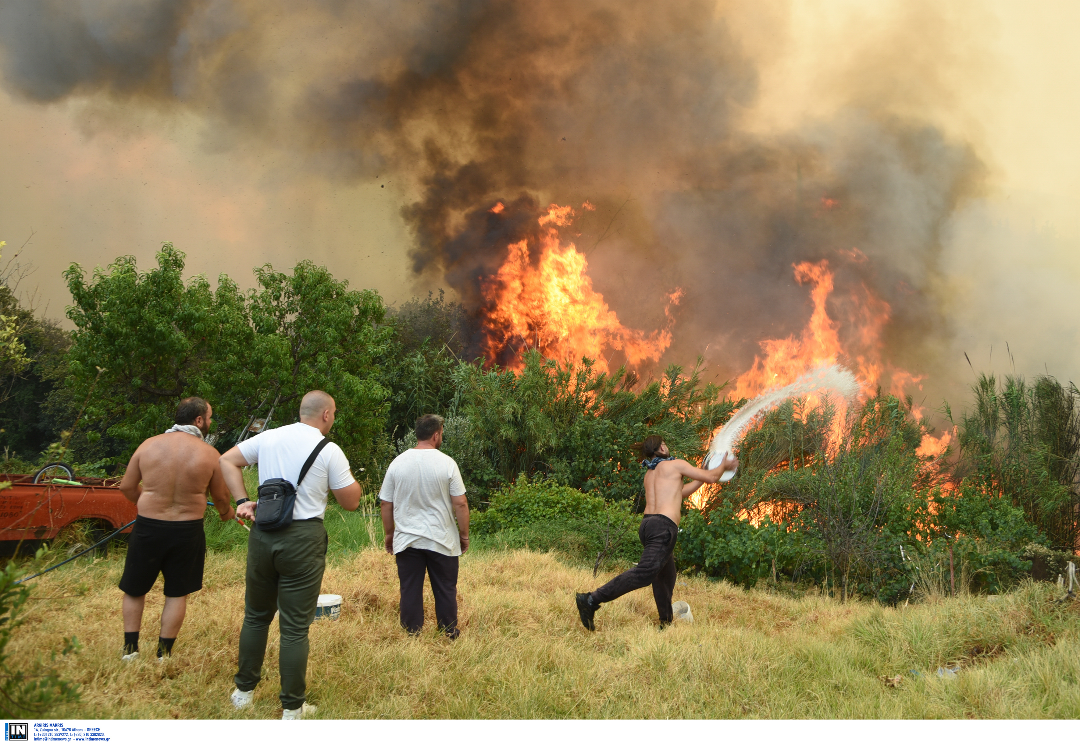 Φωτιά στην Πάτρα: Σκηνές αποκάλυψης στα πύρινα μέτωπα-15