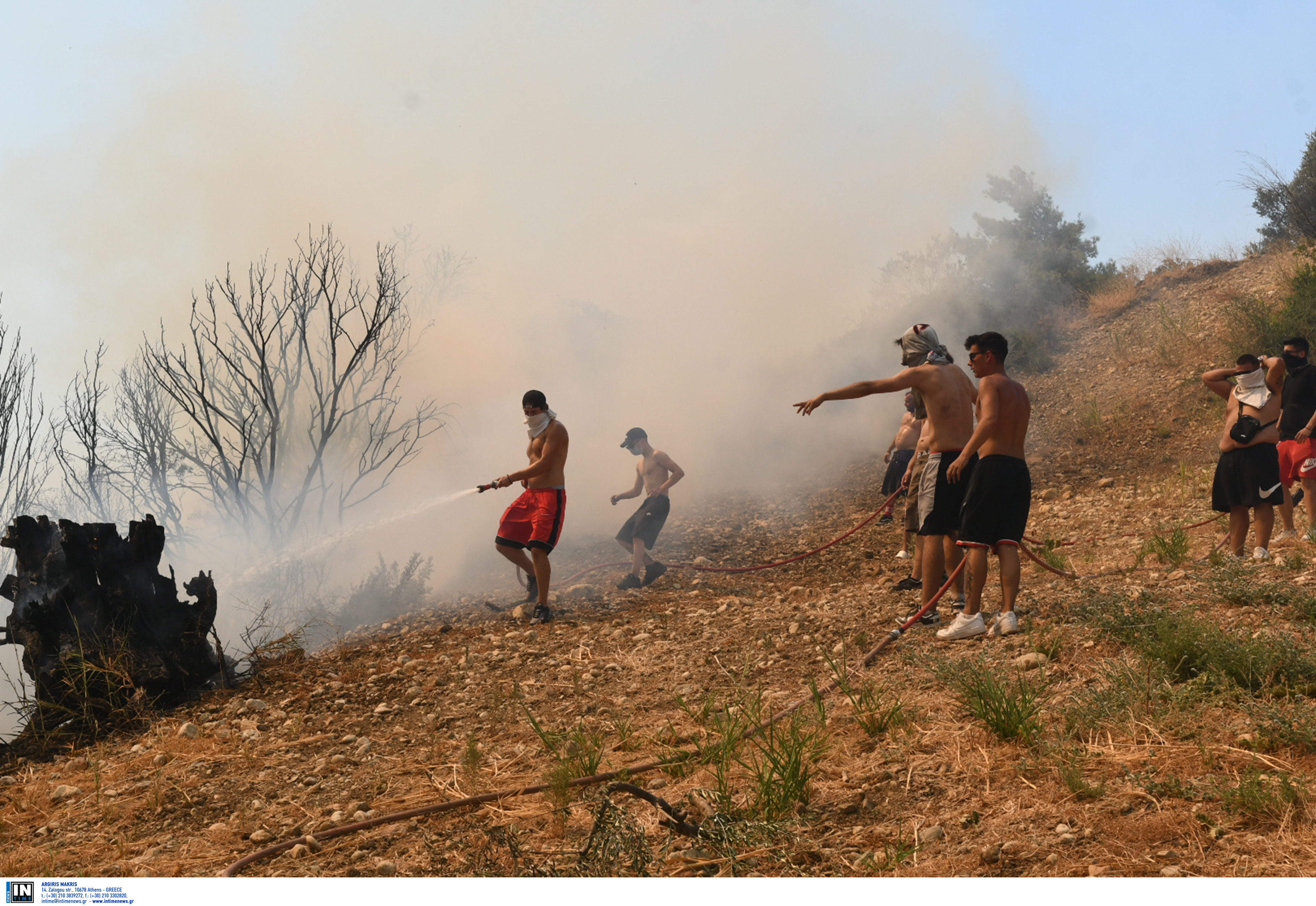 Φωτιά στην Πάτρα: Σκηνές αποκάλυψης στα πύρινα μέτωπα-16