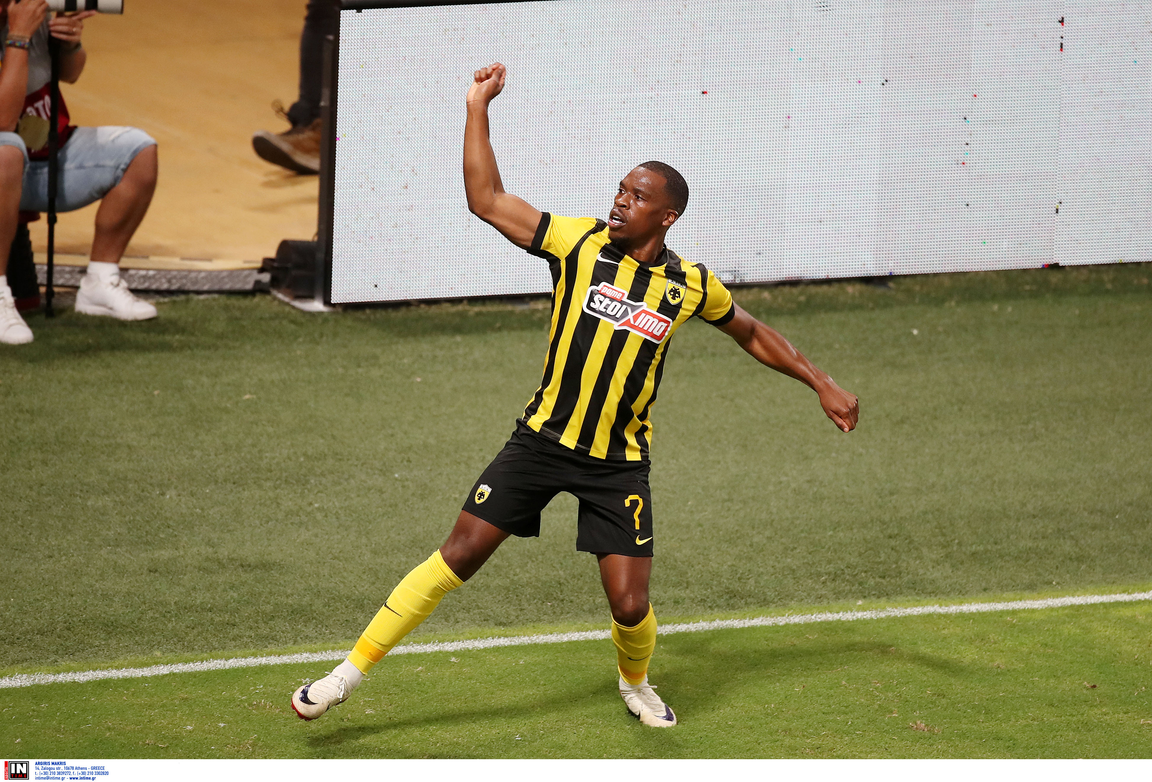 Κουτέσα και Γιόβιτς έστειλαν την ΑΕΚ στα πλέι οφ του Conference League-3