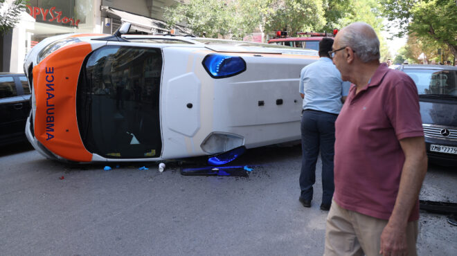 γουδή-ανατροπή-ασθενοφόρου-νεκρός-563768437