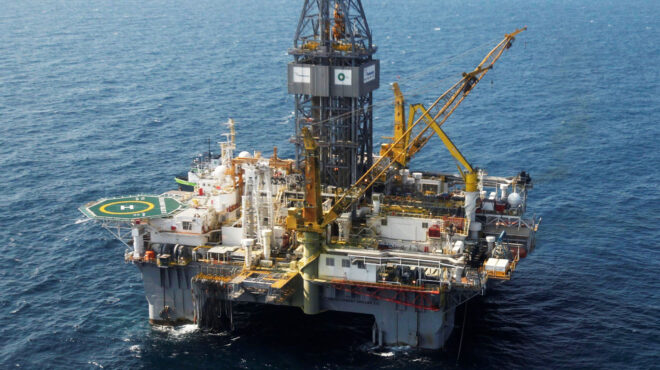 οι-μεγάλες-πετρελαϊκές-αυξάνουν-τις-ε-563760226