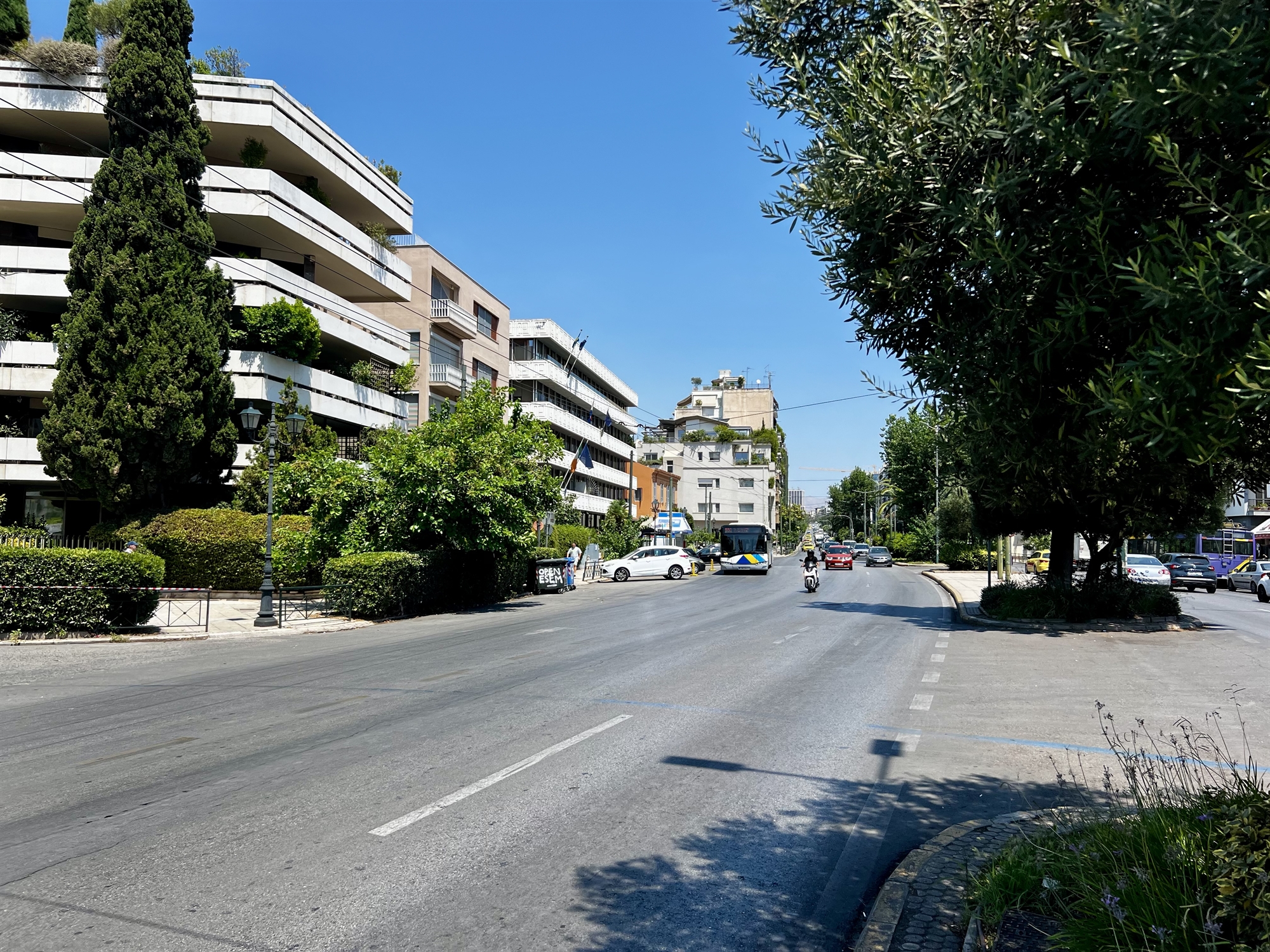 Ο Αύγουστος είναι εδώ, αλλά το ερώτημα παραμένει: αδειάζει τελικά η Αθήνα ή όχι;-2