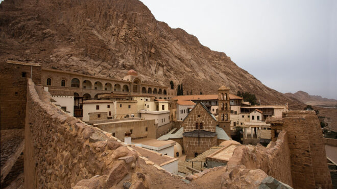 μονή-σινά-τι-υποστηρίζουν-οι-12-μοναχοί-563783932