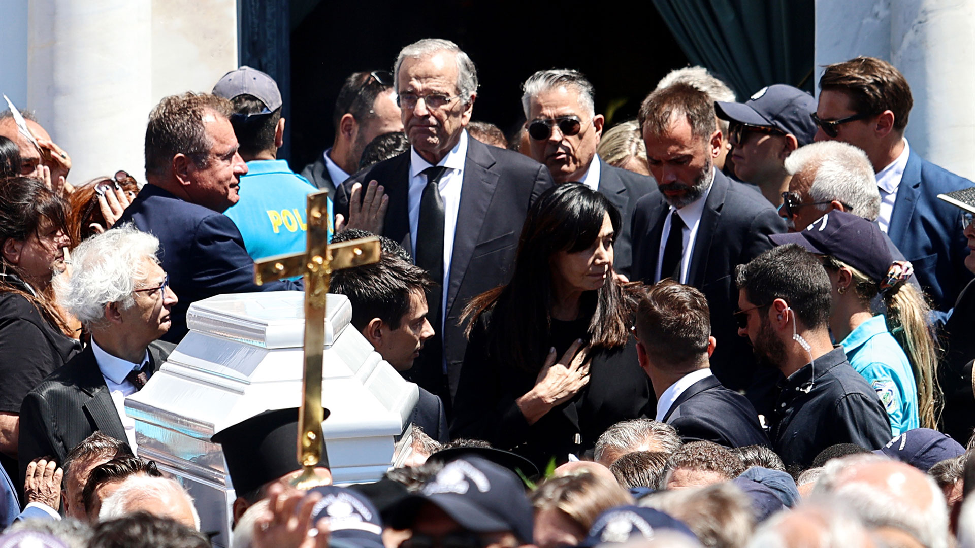 «Δεν την αποχαιρετούμε σήμερα τη Λένα. Μαζί της θα είμαστε συνέχεια»-1