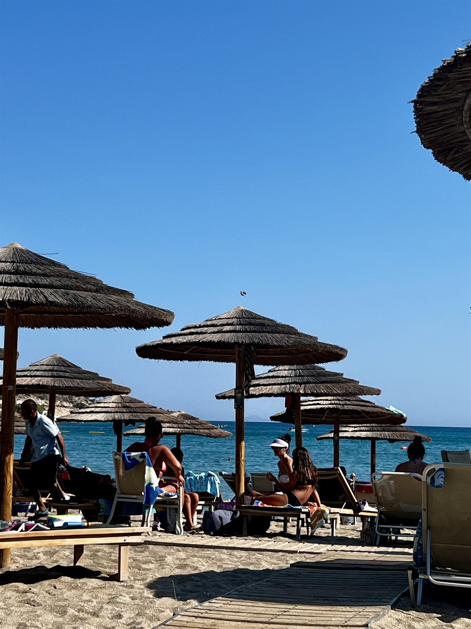 Ο Αύγουστος είναι εδώ, αλλά το ερώτημα παραμένει: αδειάζει τελικά η Αθήνα ή όχι;-4