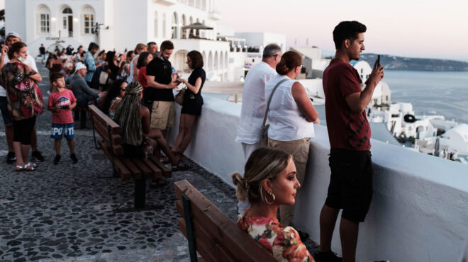 τουρισμός-πτώση-στη-σαντορίνη-σταθερ-563751868