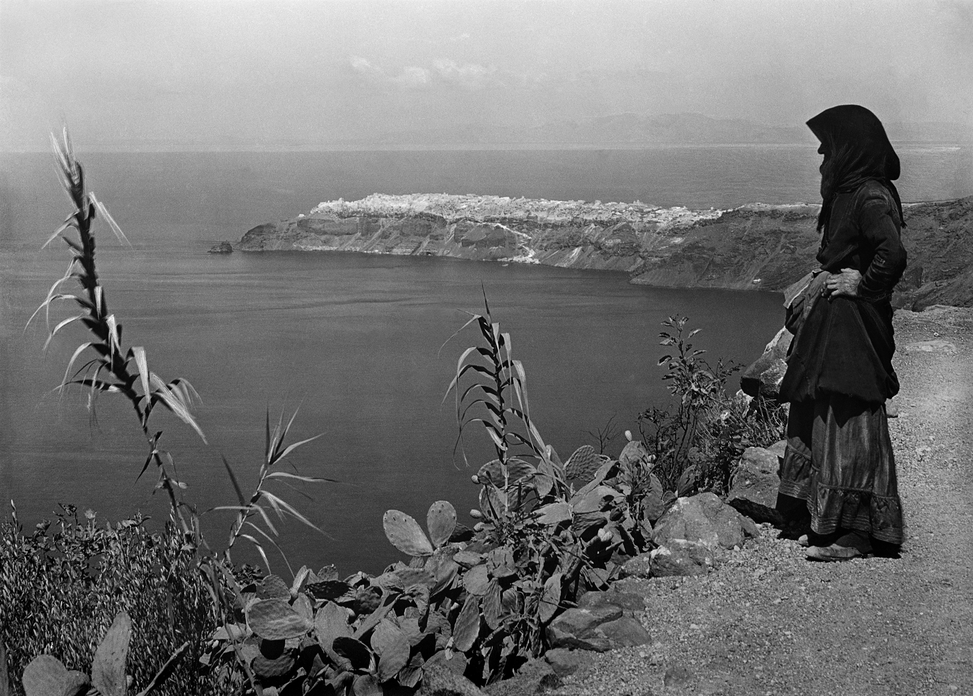 Επιστροφή στην ασπρόμαυρη Σαντορίνη του 1928 μέσα από τον φακό της Nelly’s-2
