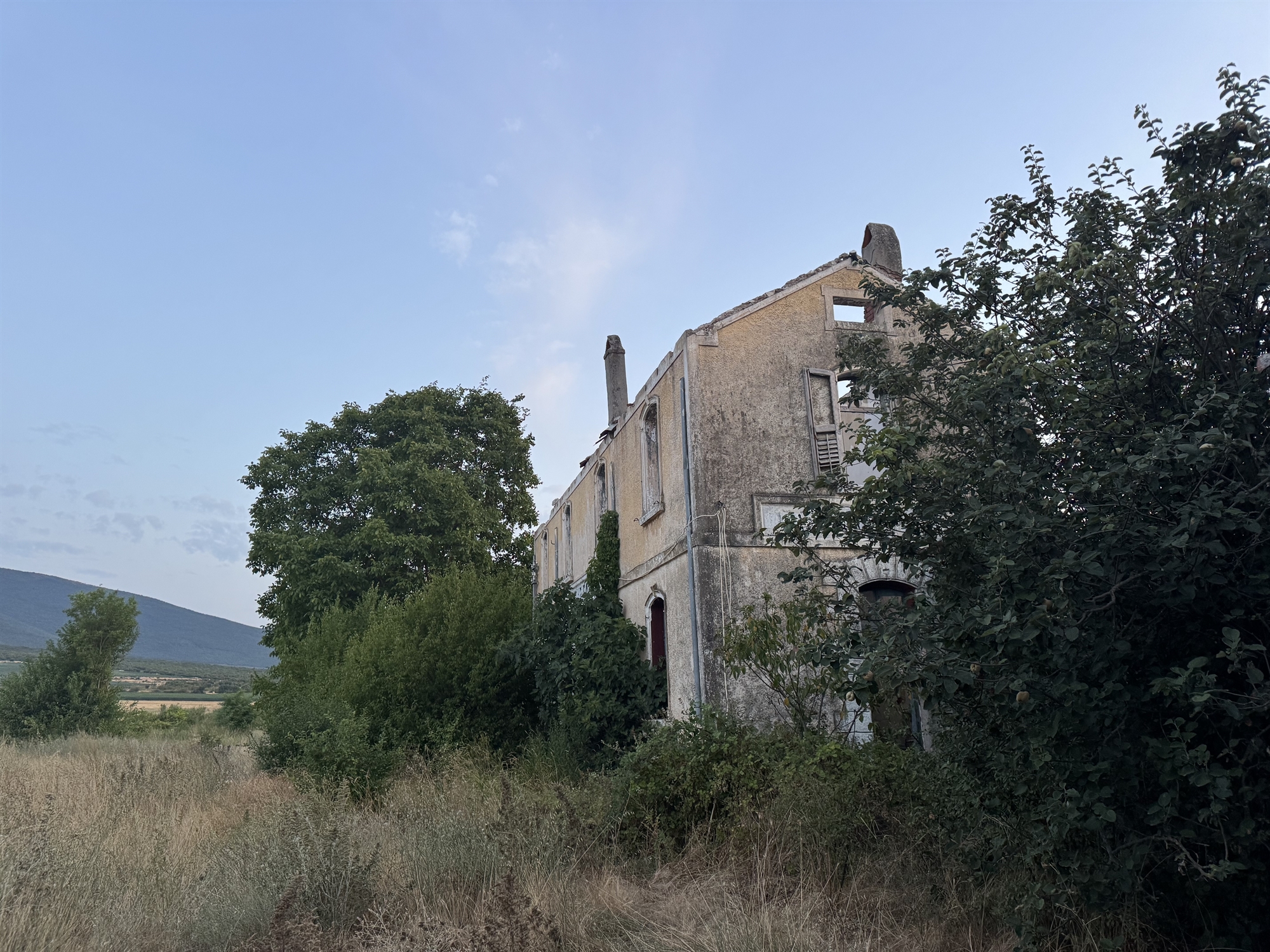 Στη Δράμα του Κυριάκου Συφιλτζόγλου. Η γαλήνια ερημιά των σπαραγμάτων-2