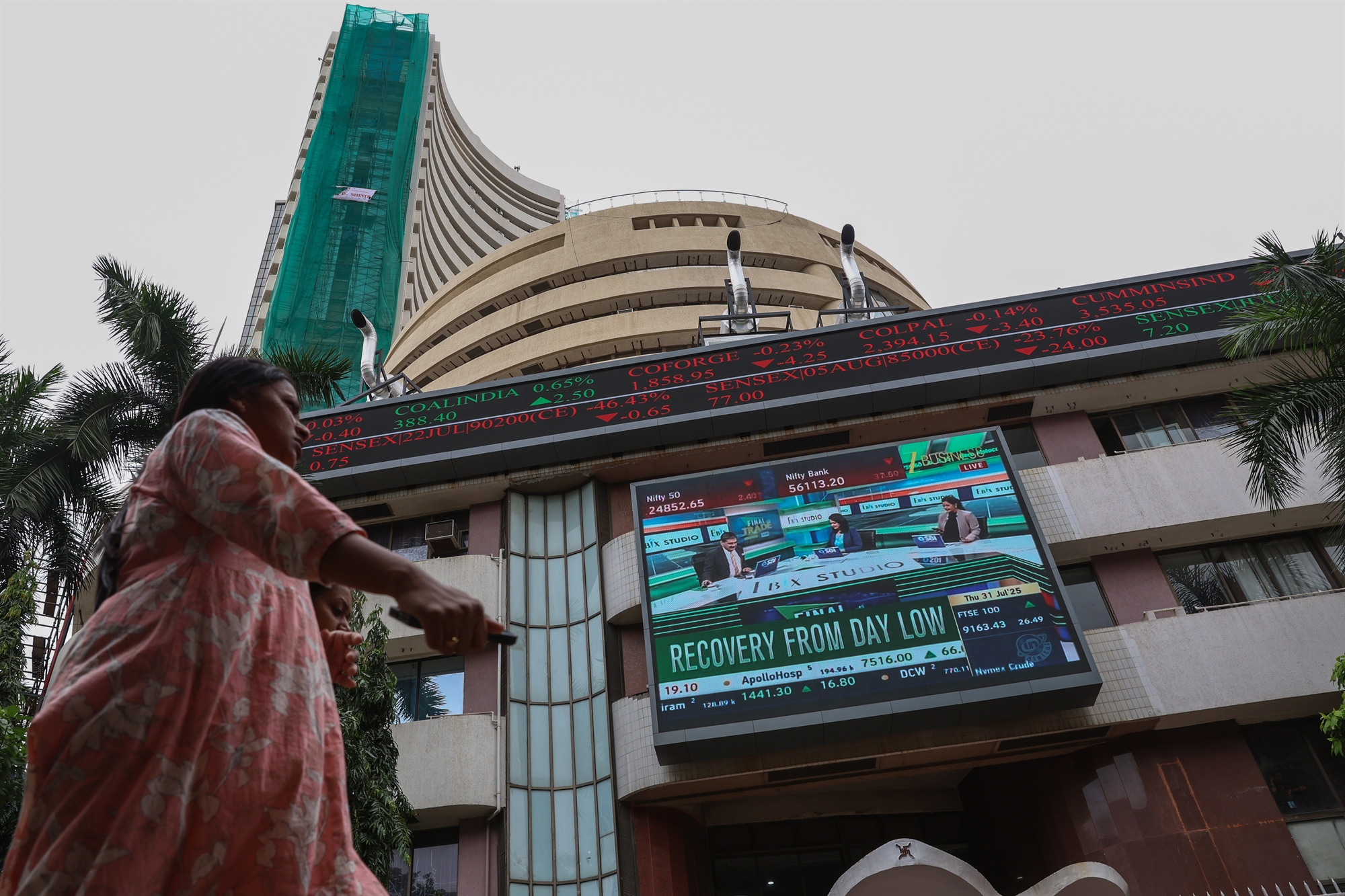 Επίθεση Τραμπ στην ινδική οικονομία-3