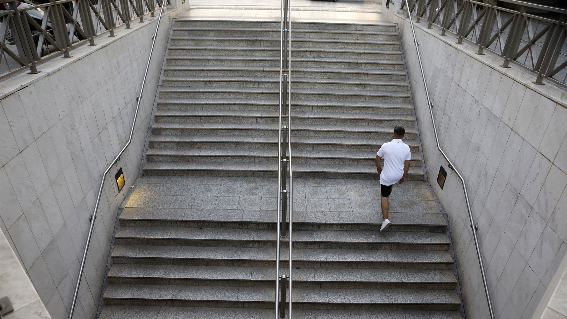 Ο Αύγουστος είναι εδώ, αλλά το ερώτημα παραμένει: αδειάζει τελικά η Αθήνα ή όχι;-3