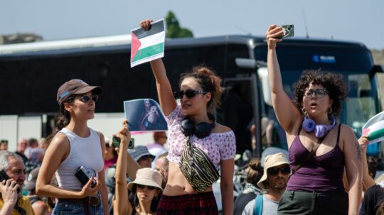 Συμμαχική σχοινοβασία με το Ισραήλ