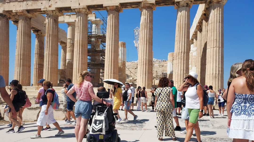 αυτές-οι-καρυάτιδες-είναι-τα-αντίγρα-563773735