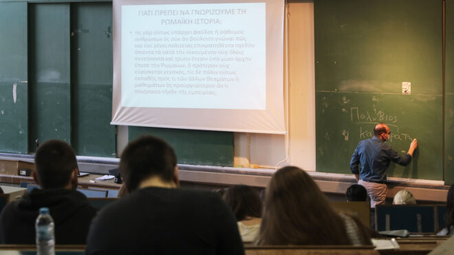 αδειάζουν-από-φοιτητές-τα-αει-563771581