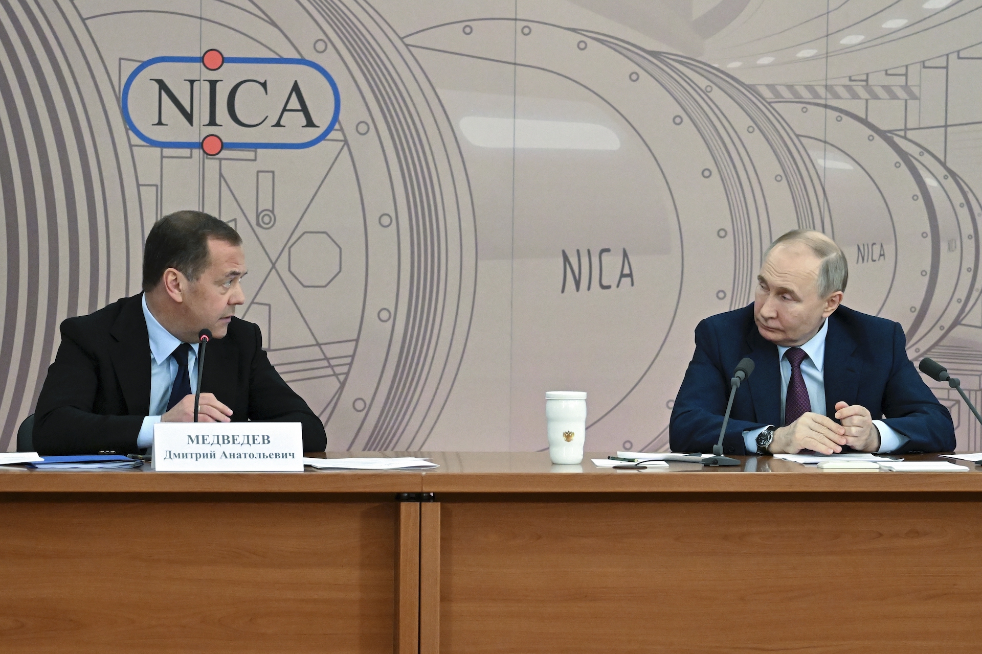 Η «μεταμόρφωση» του Ντμίτρι Μεντβέντεφ: Η «φιλελεύθερη ελπίδα» που έγινε «πυρηνική απειλή»-1