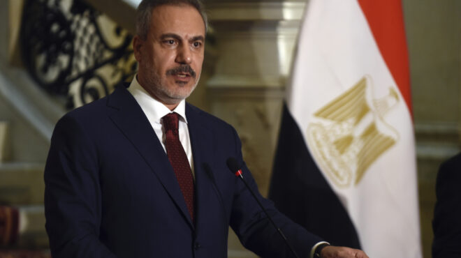 ο-τούρκος-υπεξ-στο-κάιρο-με-το-βλέμμα-σε-563755351