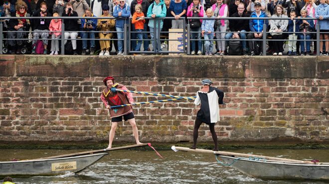 από-τον-μεσαίωνα-στο-σήμερα-563749633