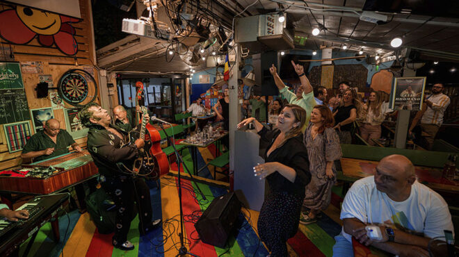 ελβις-με-σαντούρι-563752651