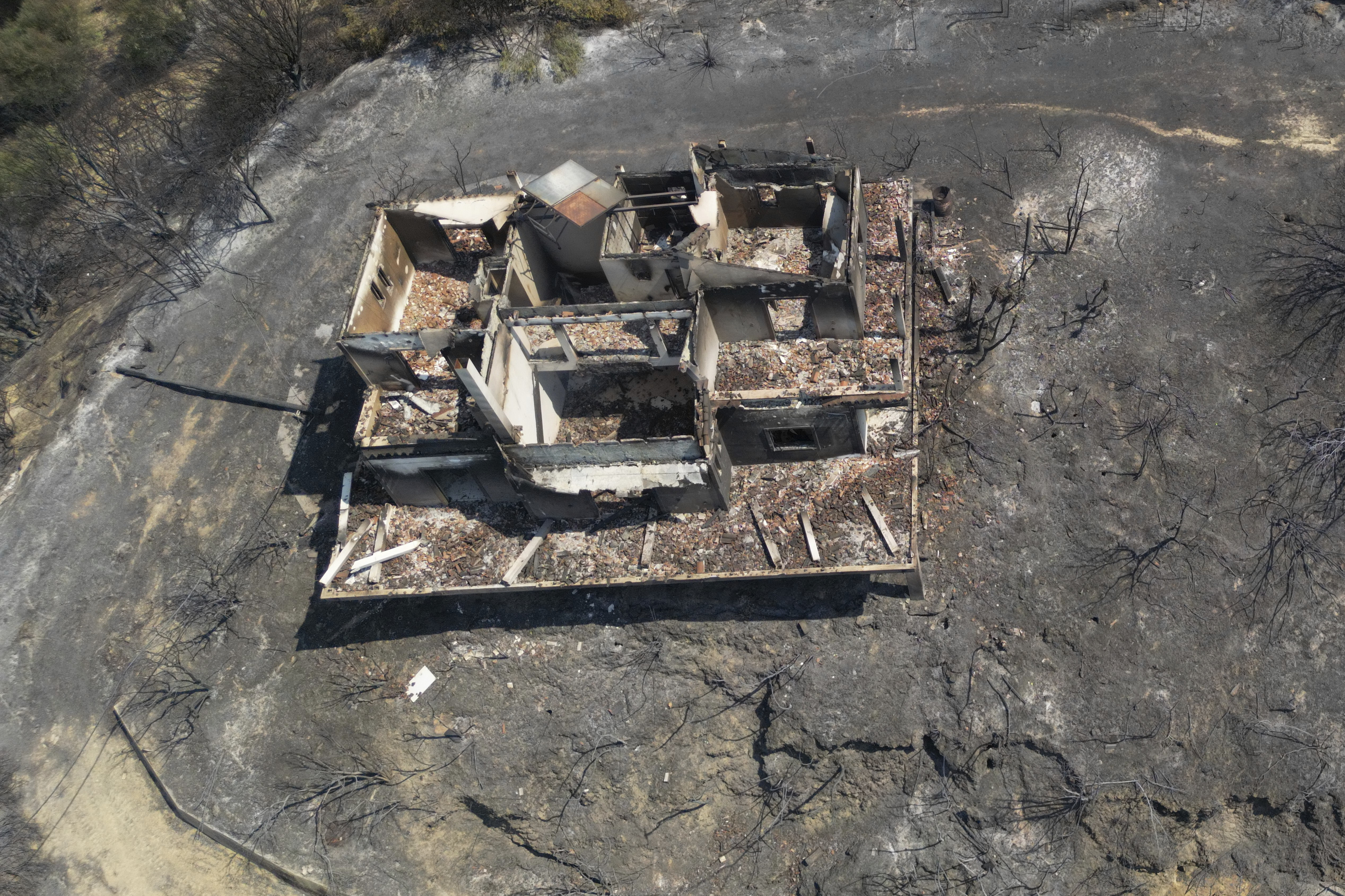 Φωτιά στην Πάτρα: Σκηνές αποκάλυψης στα πύρινα μέτωπα-7