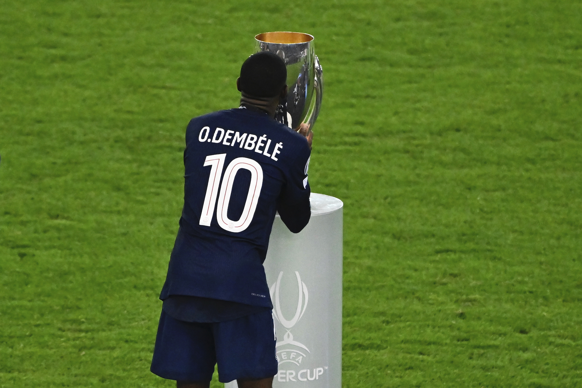 Μα γίνεται να χάσει τη Χρυσή Μπάλα ο Ουσμάν Ντεμπελέ;-1