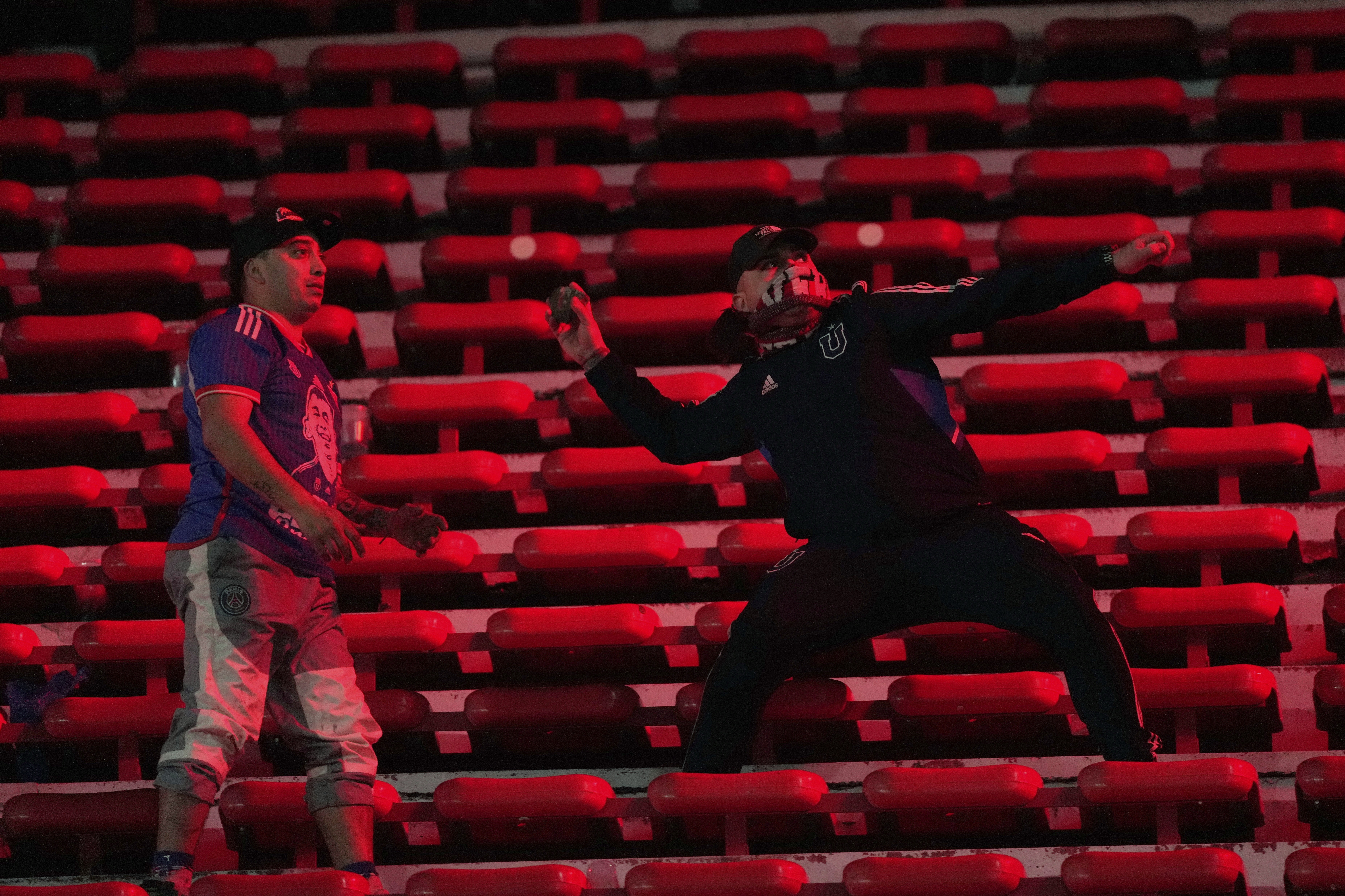 Αργεντινή: Αιματηρές συγκρούσεις μεταξύ οπαδών – Αναφορές για νεκρούς και εκατοντάδες συλλήψεις (βίντεο)-3