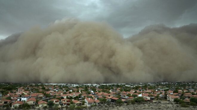 ενα-πελώριο-κύμα-σκόνης-σάρωσε-το-φο-563780377