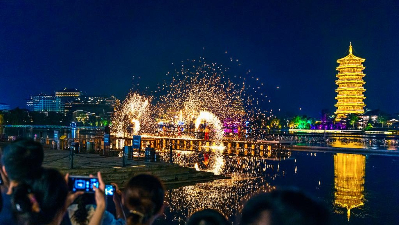 Κίνα: Τι είναι ο νυχτερινός τουρισμός και γιατί ανθεί αυτόν τον καιρό-1