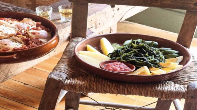 βλίτα-με-κολοκυθάκια-πατάτες-και-αυγά-563782429