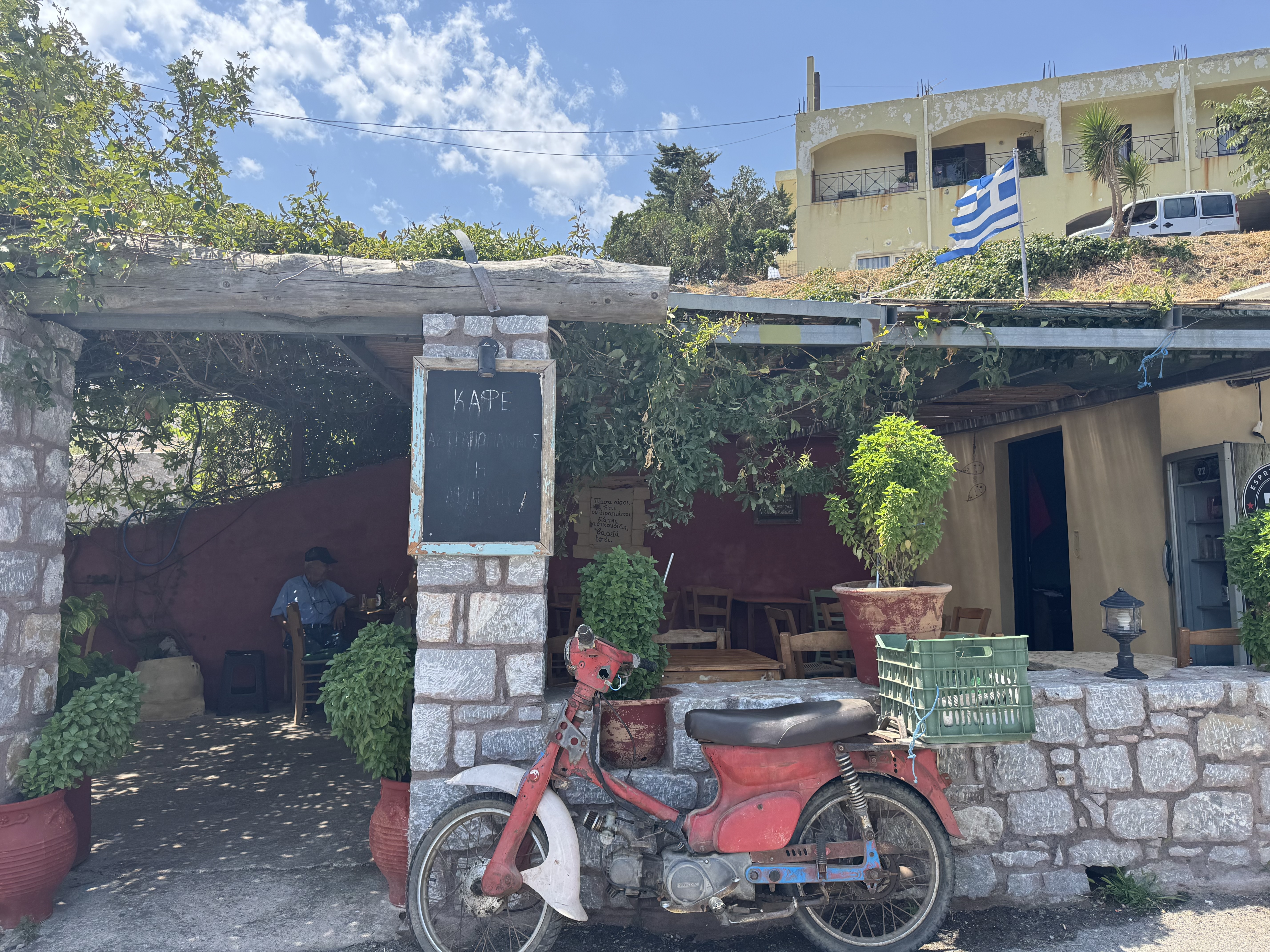 Oταν οι ρίζες επιστρέφουν, οι αυλές των ορεινών χωριών ξαναγεμίζουν-1