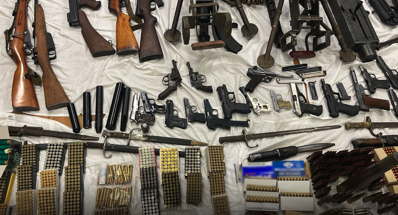 Η ανακοίνωση της ΕΛ.ΑΣ. για το εργαστήριο κατασκευής φυσιγγίων στο Κιάτο-4