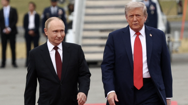 τα-κλικ-της-θερμής-υποδοχής-του-τραμ-563765962