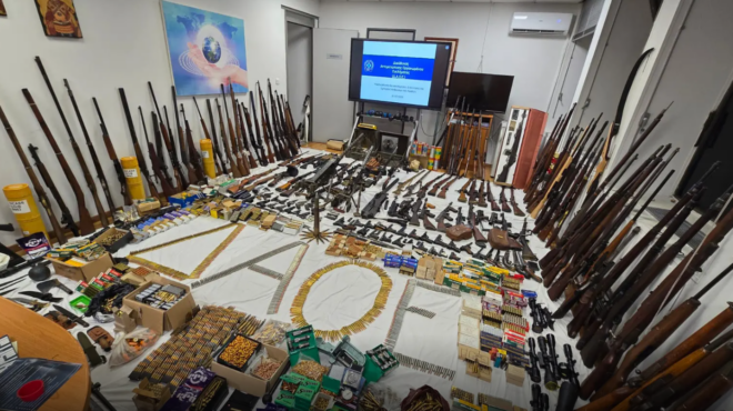 κιάτο-πάνω-από-170-όπλα-σπαθιά-και-πυρίτι-563745718