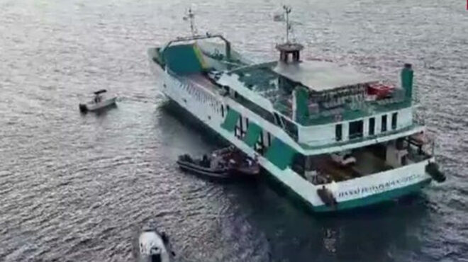 προσάραξη-φέρι-μποτ-στα-νέα-στύρα-αναμ-563751910