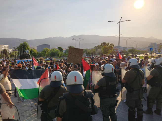 Ενταση στο λιμάνι του Βόλου για την άφιξη κρουαζιερόπλοιου με Ισραηλινούς τουρίστες-1