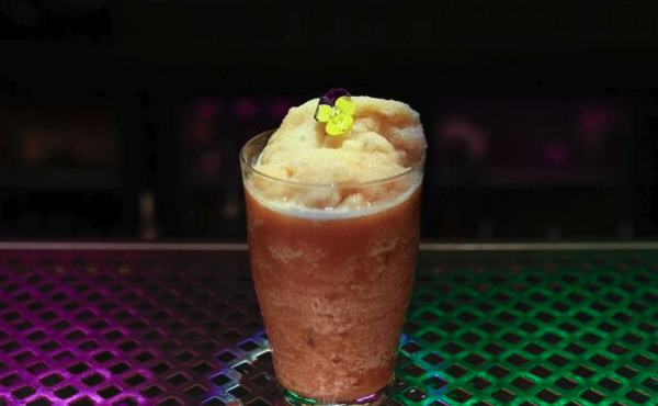 blueberry-colada-ένα-παγωμένο-φρουτώδες-κοκτέιλ-563763802