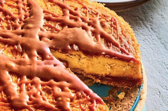 τσίζκεϊκ-καραμέλας-με-σάλτσα-αλατισμ-563763856