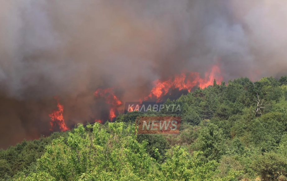 Μαίνεται η φωτιά στην Αχαΐα – Ενισχύθηκαν οι πυροσβεστικές δυνάμεις-1