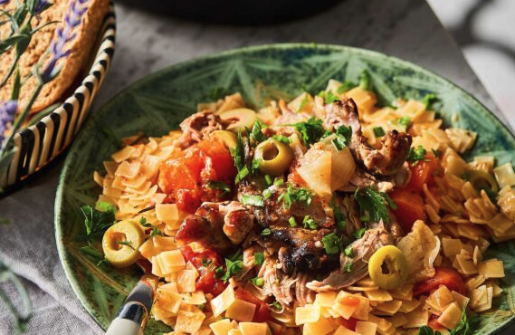 χυλοπιτάκι-με-σιγοψημένο-αρνάκι-ελιέ-563767912