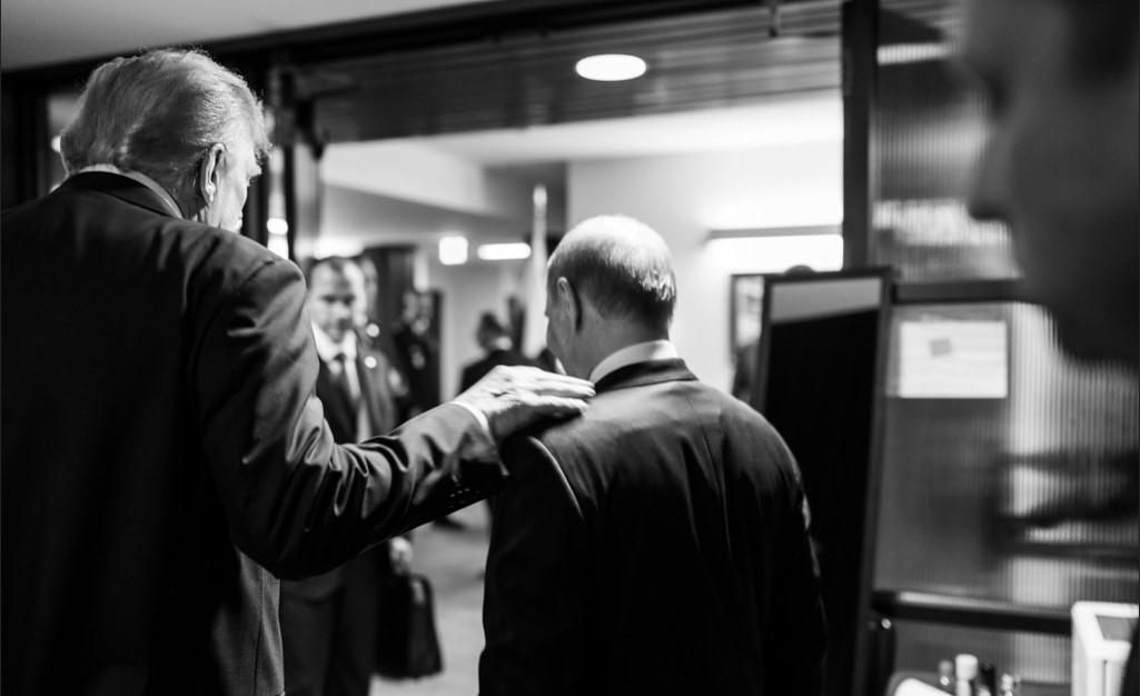 Τραμπ – Πούτιν: Ο φακός του Λευκού Οίκου στα «παρασκήνια» της Αλάσκας-1