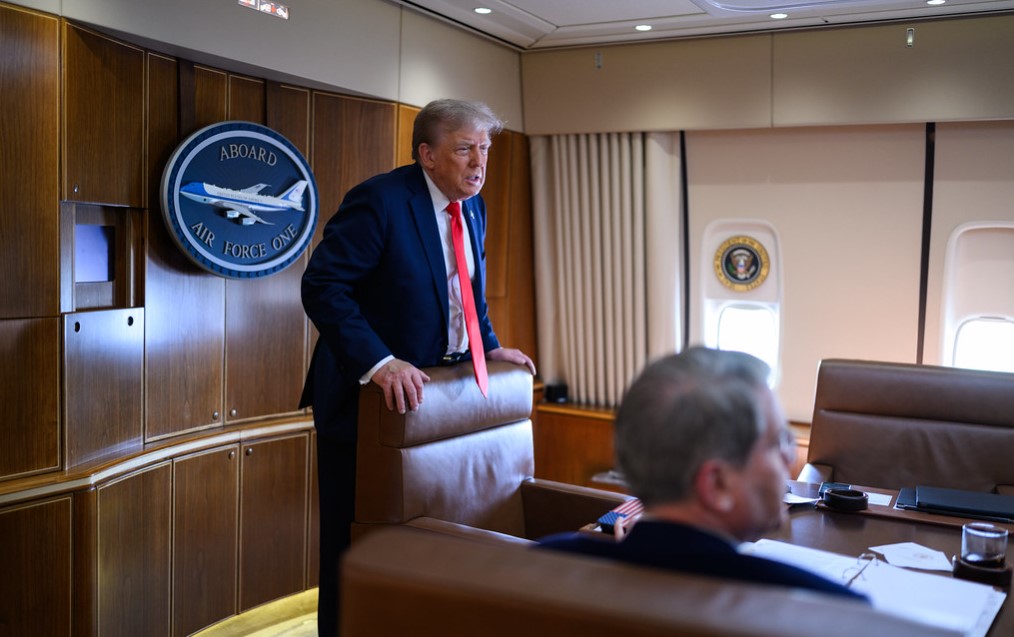 Τραμπ – Πούτιν: Ο φακός του Λευκού Οίκου στα «παρασκήνια» της Αλάσκας-5